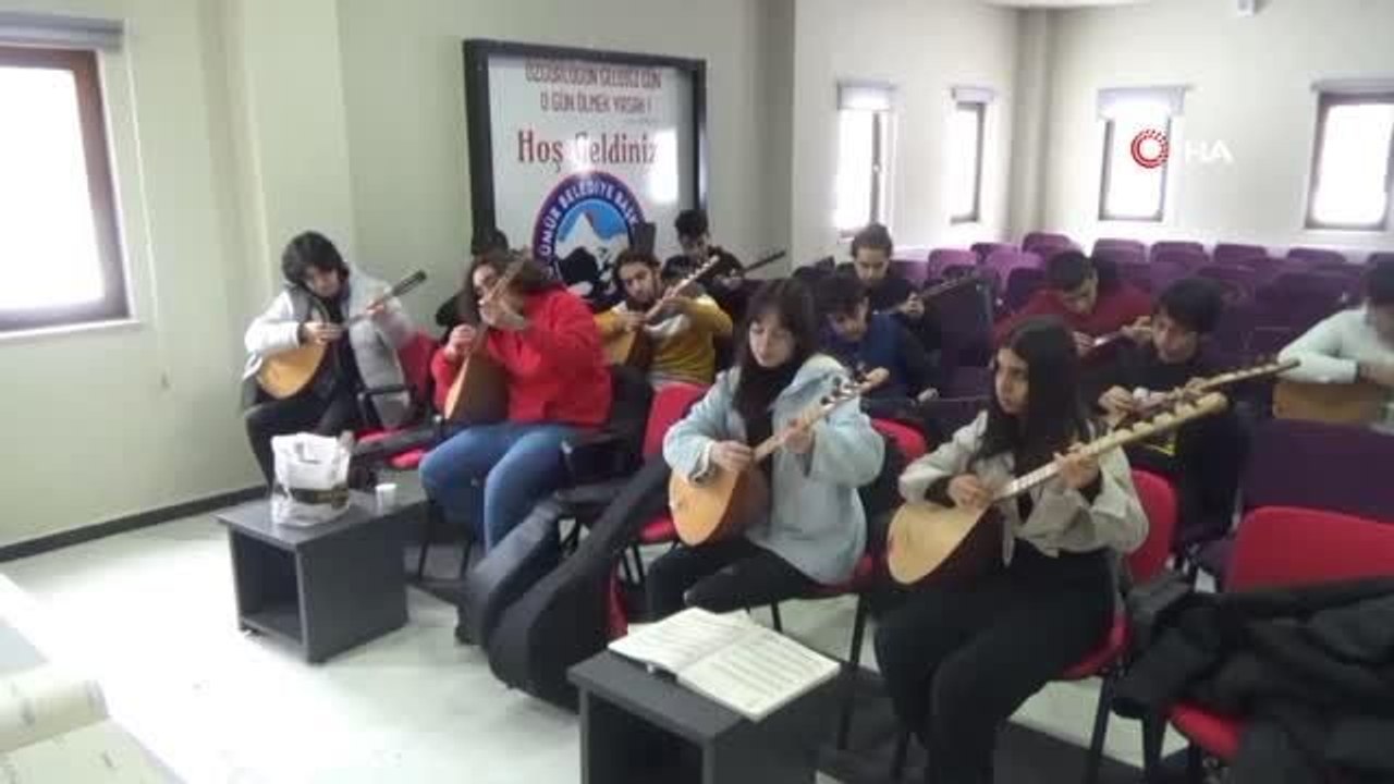 Gezici bağlama atölyesi ile bağlama gelecek nesillere aktarılıyor