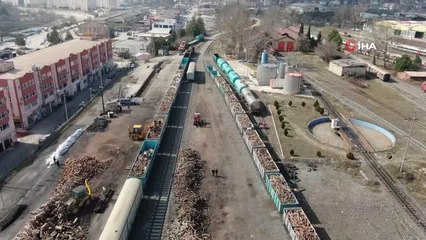 Deprem bölgeleri için toplanan odunlar trenle gönderilecek
