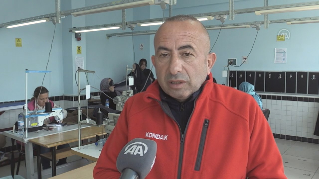 Enkaz altındaki kadını saçını keserek kurtaran öğretmen, yaşananları anlattı