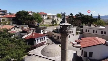 Fransız top mermisinin yıkmadığı cami depremde yıkıldı