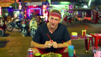 Best CAMBODIAN STREET FOOD in Phnom Penh!