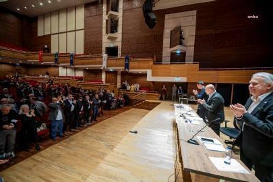 Tunç Soyer, Kentteki Sivil Toplum Kuruluşlarının Temsilcileriyle Buluştu: Ancak Ortak Akılla, Dayanışmayla Büyük Felaket İhtimalleriyle Başa...