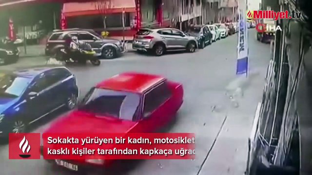 Kapkaç mağduru kadın neye uğradığını şaşırıp peşlerinden koştu