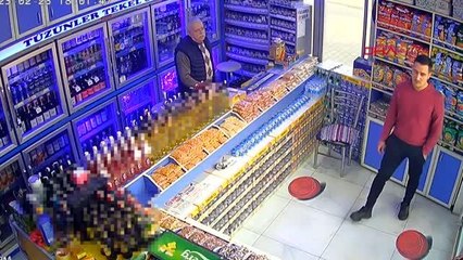 2 AYRI İŞ YERİ SAHİBİNE ÇAKIYLA SALDIRDI; O ANLAR KAMERADA