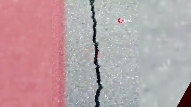 Hatay’da deprem anında asfaltın açılıp kapandığı görüntüler ortaya çıktı