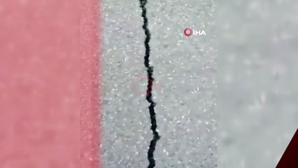 Hatay’da deprem anında asfaltın açılıp kapandığı görüntüler ortaya çıktı