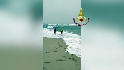 Migranti, naufragio davanti alla costa calabrese: almeno 45 morti, 80 salvati