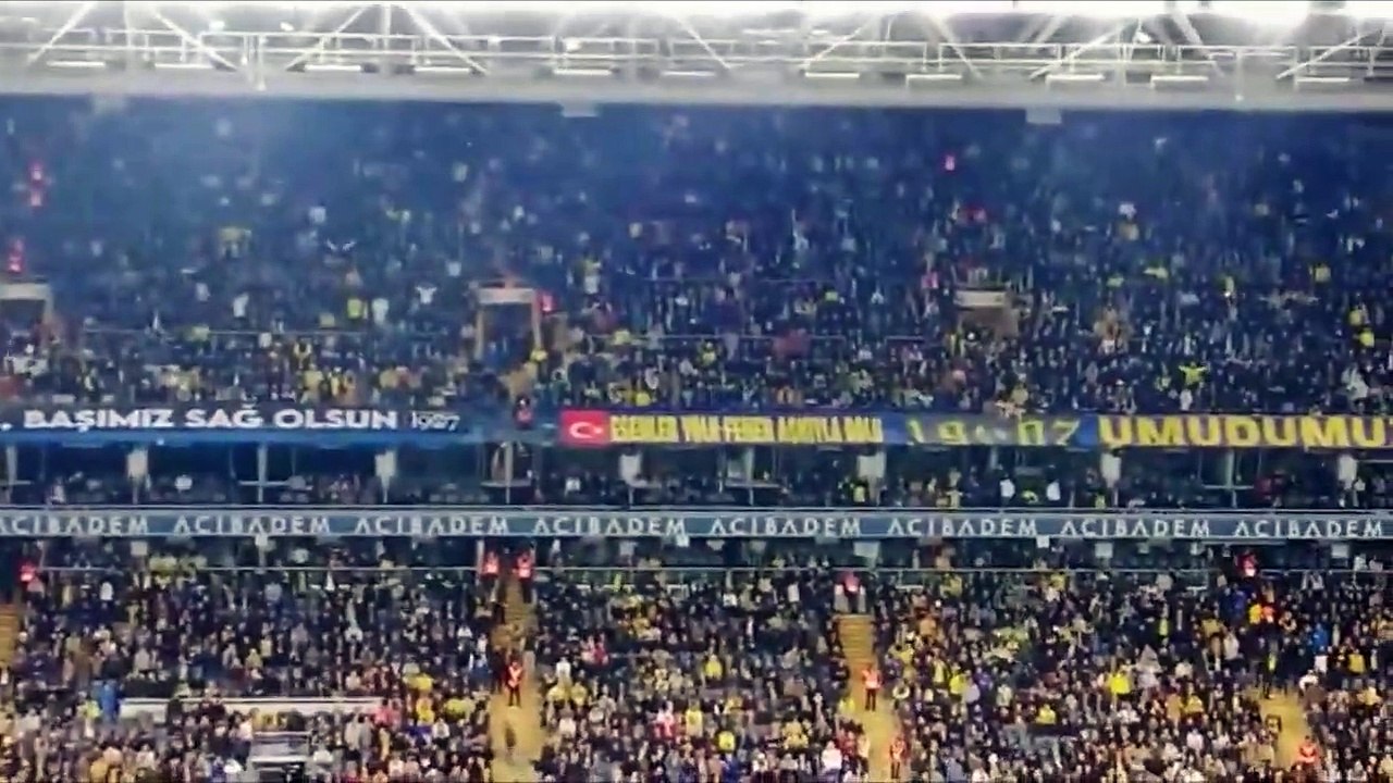 Yayıncı kuruluş "hükümet istifa" diye bağıran Fener taraftarının sesini kıstı