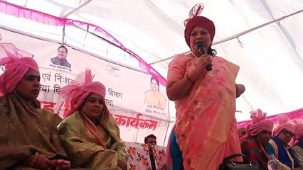 Video Stroy -सामूहिक विवाह में दी घटिया ज्वेलरी, मंत्री ने लगाई फटकार, कहा- चोरी करने यही क्षेत्र मिलता है