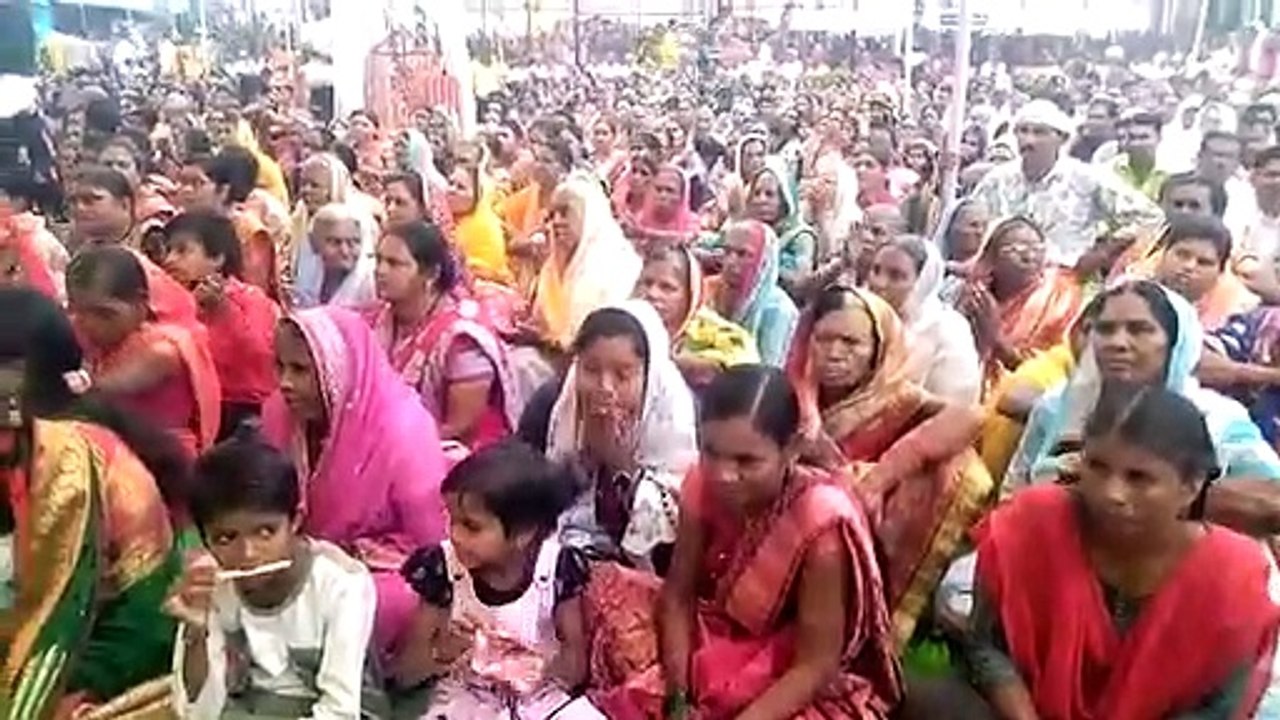 Gopalkala in Ardhnarishwar Jyotirlinga temple, devotees gathered
