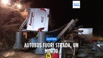 Autobus finisce sul tetto di un garage, incidente mortale in Austria