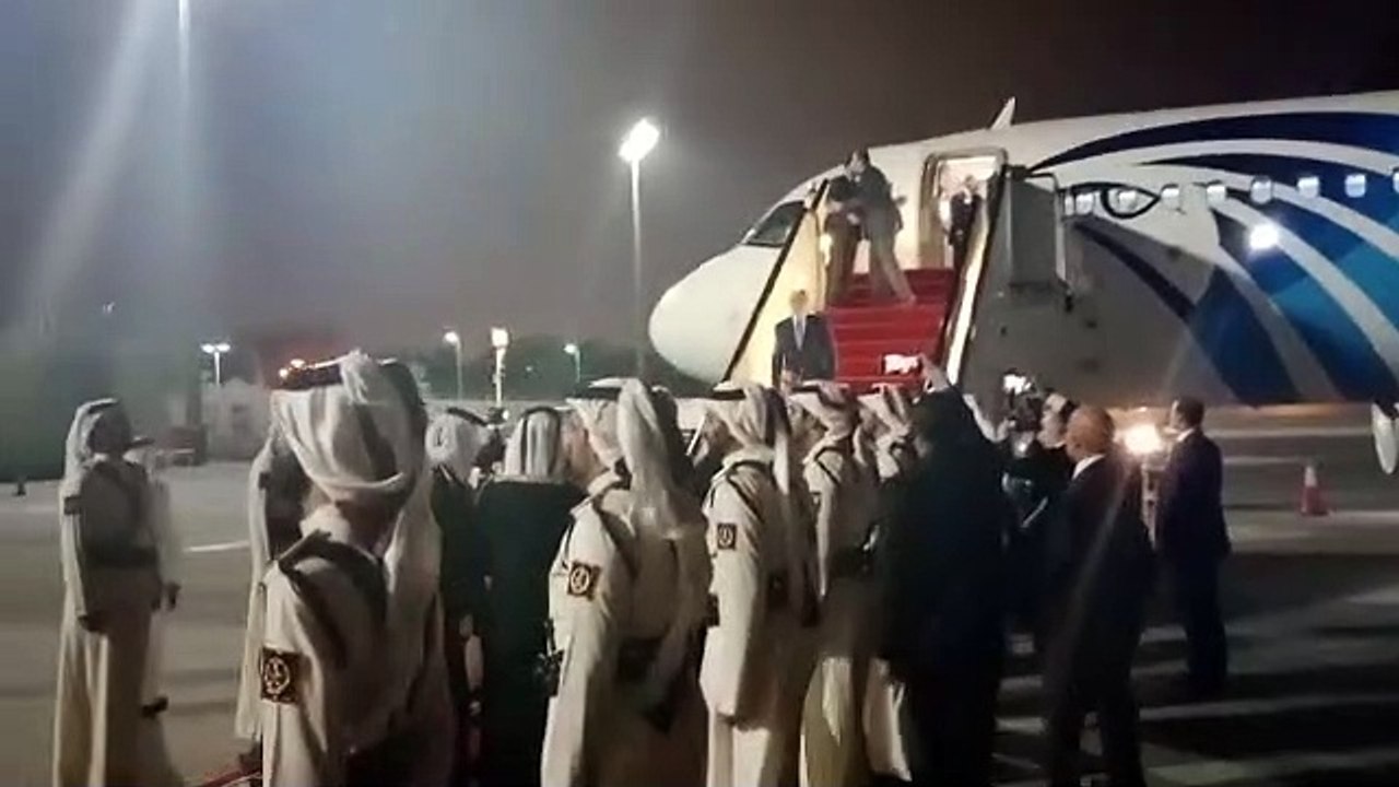 استقبال رسمي لرئيس الوزراء بمطار الدوحة فى مستهل زيارته