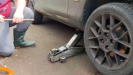 Why you should always use axle stands....