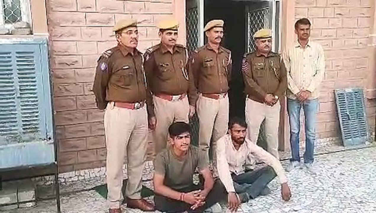 Illegal Weapons : पाक विस्थापित से अवैध हथियारो...