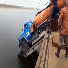 Débarquement de camions... ou de bateau???