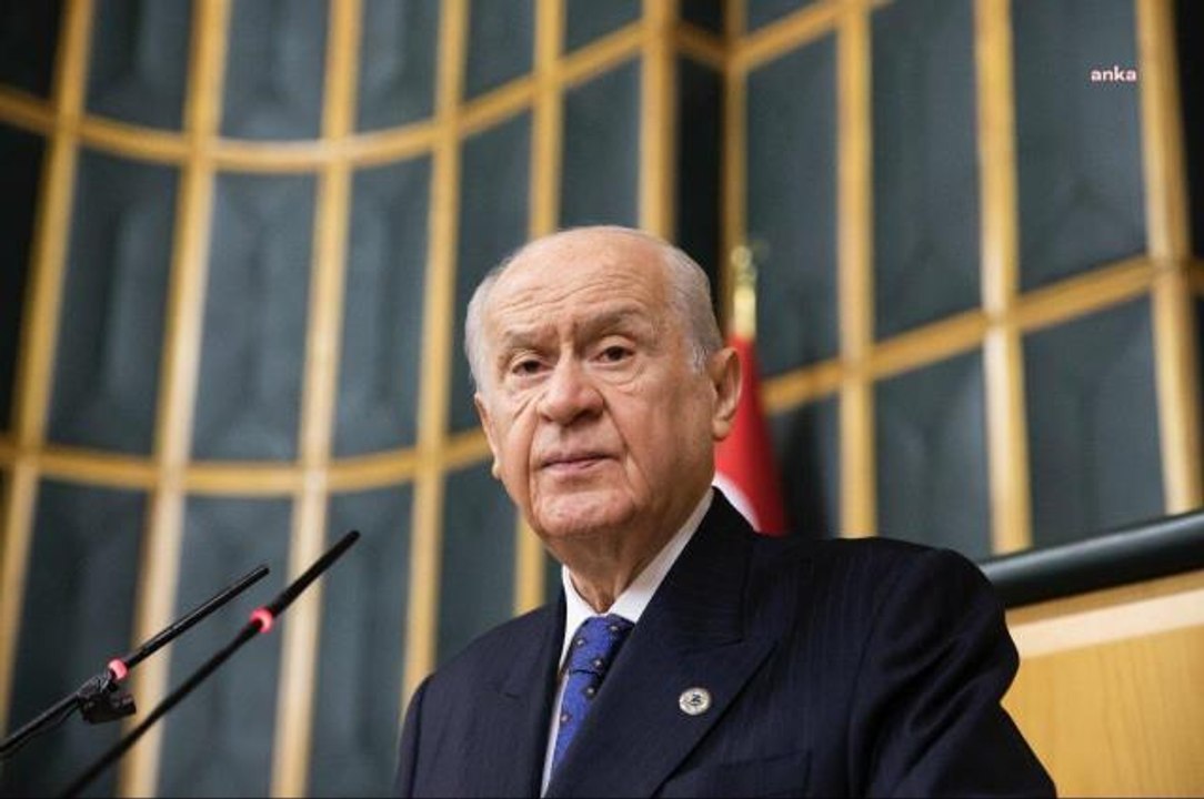 Devlet Bahçeli, Beşiktaş-Antalyaspor Maçında Atılan "Hükümet İstifa" Sloganı Nedeniyle Beşiktaş Üyeliğinden İstifa Etti
