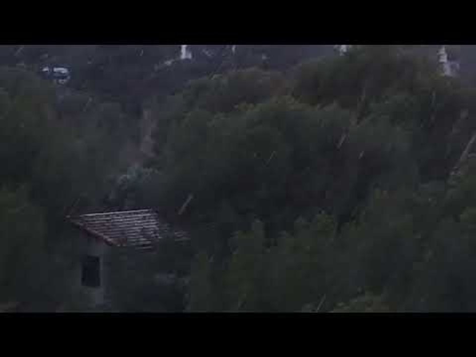 Des flocons de neige s'abattent dans le secteur des Cadeneaux aux Pennes-Mirabeau