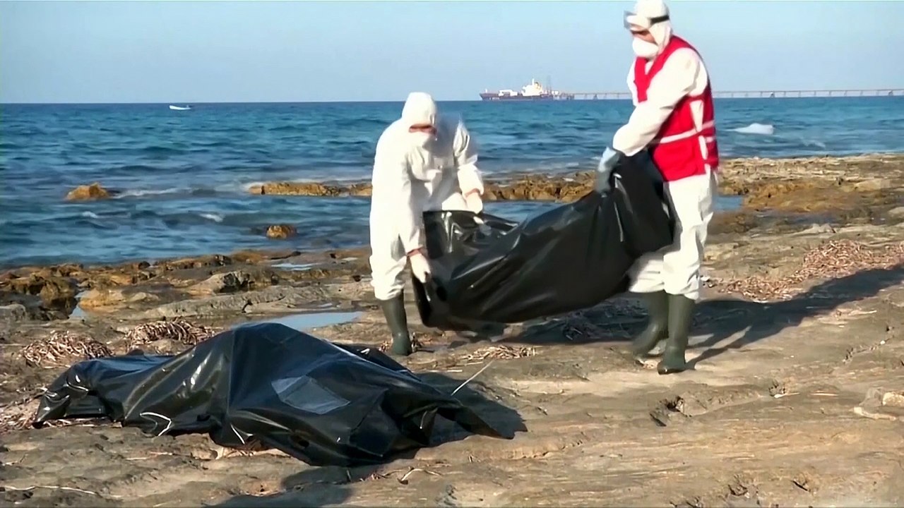 وفاة 60 شخصا في غرق مركب للمهاجرين قبالة سواحل...