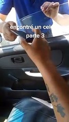 Taxista regresa celular a distraído pasajero