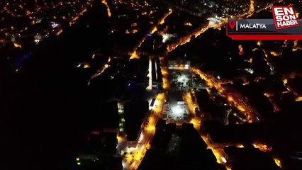Depremin yaşandığı Malatya'yı sokak lambaları aydınlattı