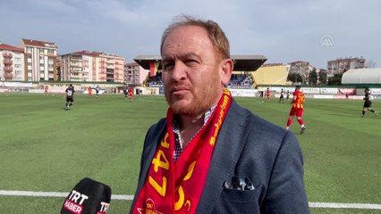 Depremzedeler yararına dostluk maçı yapıldı