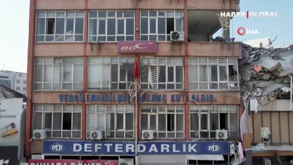 52 yıl önce yapılan çürük raporlu bina depremde ayakta kaldı