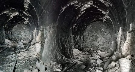 Demiryolu tüneli depremle çöktü