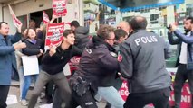 Kadıköy’de Kızılay önüne siyah çelenk bırakan EHP üyelerine polis müdahalesi