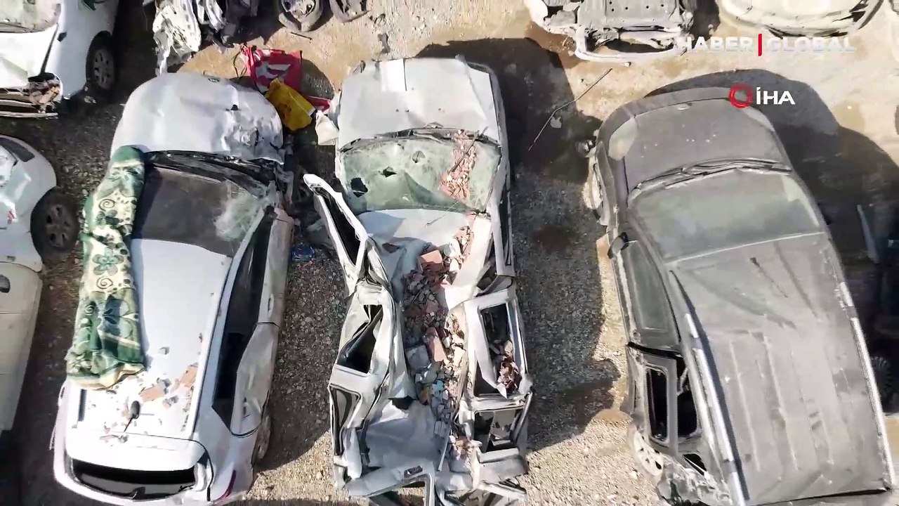 Deprem sonrası Adıyaman'daki araç mezarlığı havadan görüntülendi