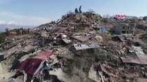 HARMANLI'DA DEPREMLE GELEN HASAR HAVADAN GÖRÜNTÜLENDİ