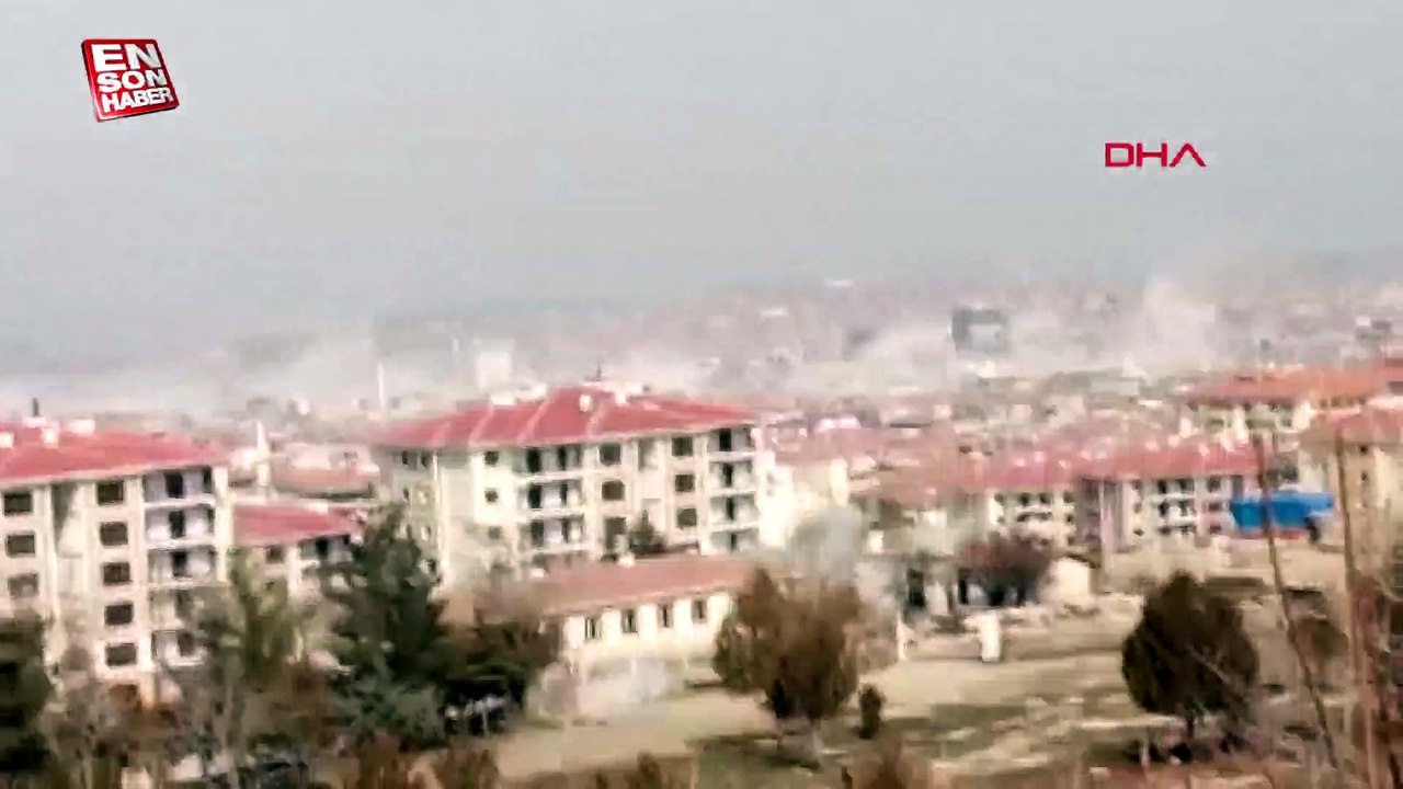 Malatya'da 5.6'lık depremde binaların yıkılma anı