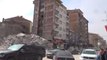 Malatya'daki 5.6 büyüklüğünde depremde hasarlı boş bina yıkıldı