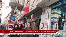 Kadıköy’de Kızılay önüne siyah çelenk bırakan EHP üyelerine polis saldırısı