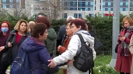 6 yaşında evlendirilme davası: Adliye önündeki tarikatçılar uzaklaştırıldı