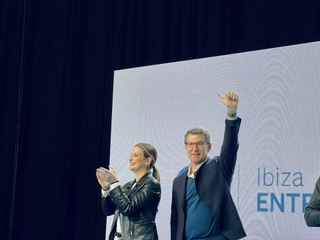 Tras compartir mesa y comida, Feijóo evita pedir el voto para el político imputado del PP de Ibiza