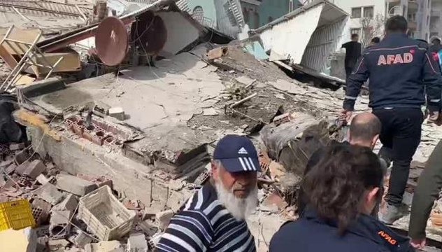 Afad: Malatya Yeşilyurt'ta 5,6 Büyüklüğündeki Deprem Sonrasında, Yıkılan Binalar Olduğu Tespit Edilmiştir