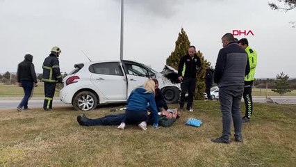 KÜTAHYA'DA REFÜJE ÇIKAN OTOMOBİLİN SÜRÜCÜSÜ YARALANDI