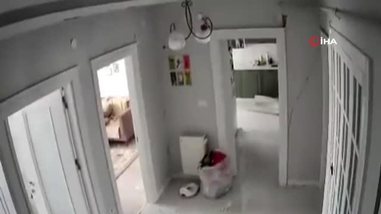 Malatya'da 5.6'lık deprem anı kamerada