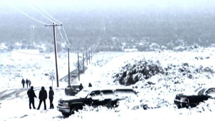 Tempesta record di neve in California, disagi al traffico