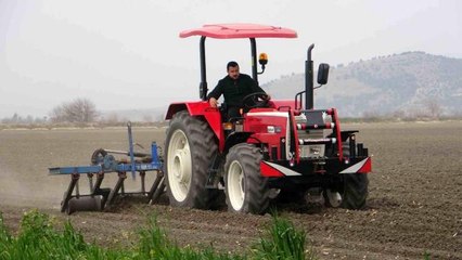 Osmaniye'de depremzede çiftçiler tarlalarda mesaiye başladı