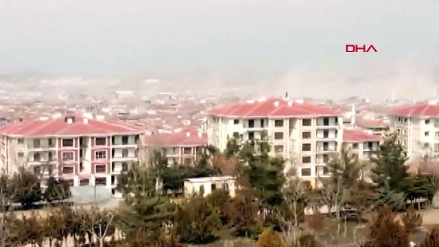 Malatya Yeşilyurt'taki 5.6'lık depremde binaların yıkılma anı kameralara böyle yansıdı