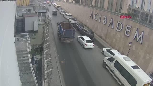 İSTANBUL-TURİSTLERDEN TIRNAKÇILIK YÖNTEMİYLE 2 MİLYON LİRA ÇALAN 15 ŞÜPHELİ YAKALANDI