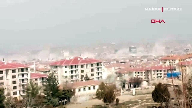 Malatya'da aynı anda onlarca bina çöktü: Oluşan toz bulutu gökyüzünü kapladı
