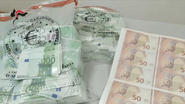 Mettevano in circolazione banconote false, 19 arresti a Napoli