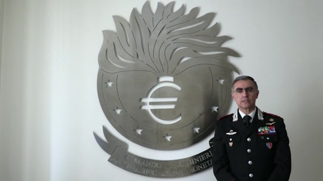Napoli, vendita e messa in circolazione di banconote false: 24 arresti