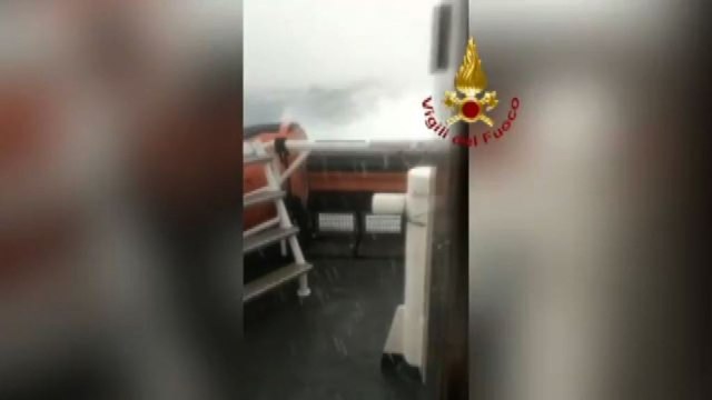 Naufragio migranti nel crotonese, continuano ricerche di dispersi