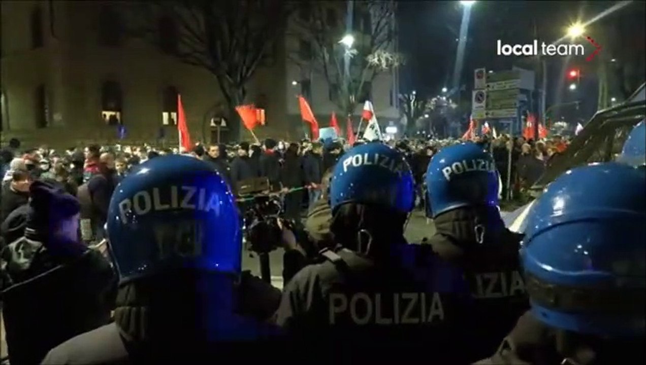Firenze, cori inneggiano alle foibe, Calenda su Twitter, "Che schifo"