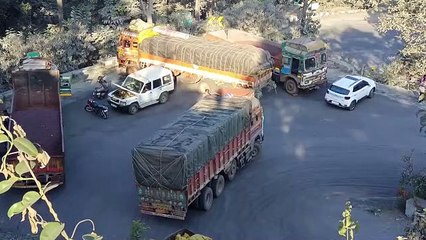 पेंच मरम्मत करवाने के बाद साइन बोर्ड लगाना भूला विभाग