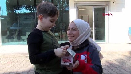 Video herunterladen: KUMBARASINDAKİ PARALARI DEPREMZEDELER İÇİN KIZILAY'A BAĞIŞLADI