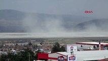 Yüzde 45 küçülen Burdur Gölü’nün üzerinde toz bulutu